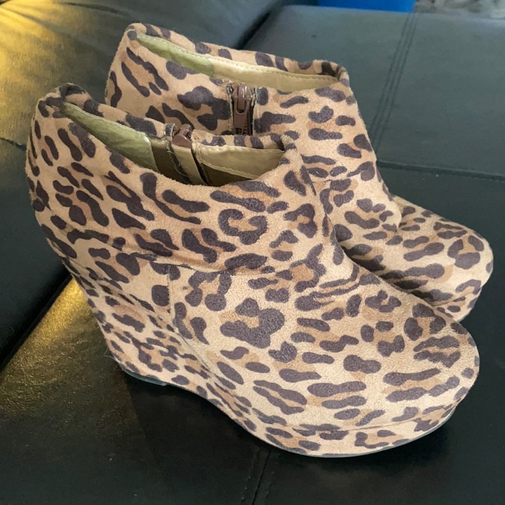 Leopard print wedges